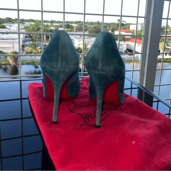 Christian Louboutin - Picture 3 of 6